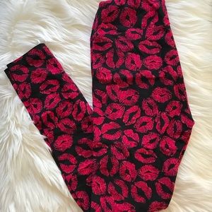 LuLaRoe • Lip Leggings OS